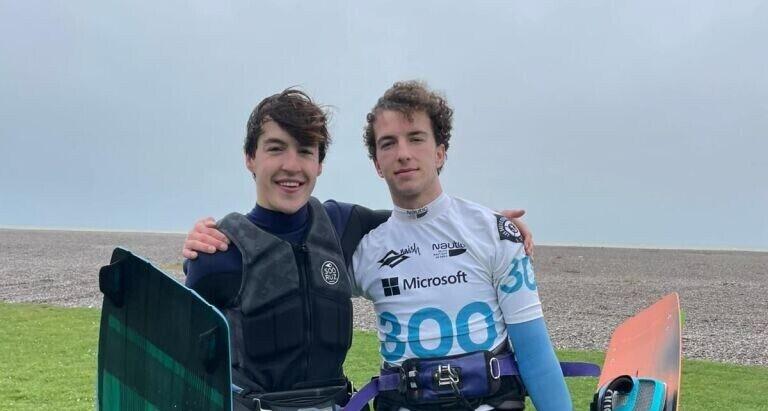 Ces deux tudiants vont traverser la Manche en kitesurf pour la bonne cause